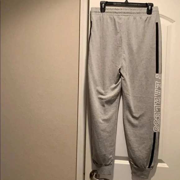 Gray Graphic Jogger Pants FEARLESS Women’s Large New - Picture 2 of 7